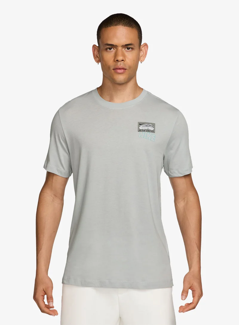 Nike Standard Fit Training Stickers T-Shirt